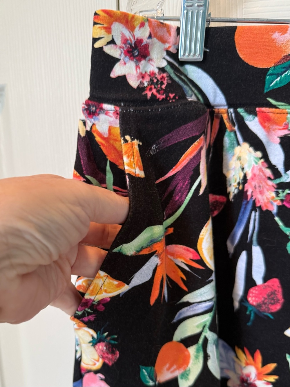 # D&Co. 1X Tropical Floral Citrus Skort in Black - Picture 3 of 7